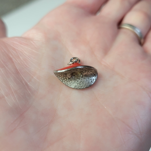 Red Hat Enameled Pendant Charm - Picture 5 of 5